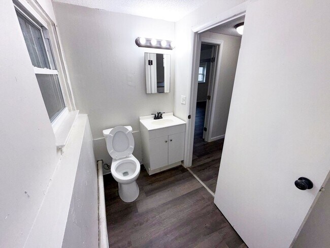 Building Photo - Modern 4-Bedroom Gem in East Columbus with...