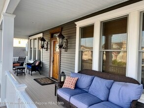 Building Photo - 447 E Main St