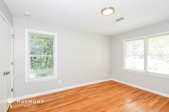 Building Photo - 2644 Club Valley Dr NE
