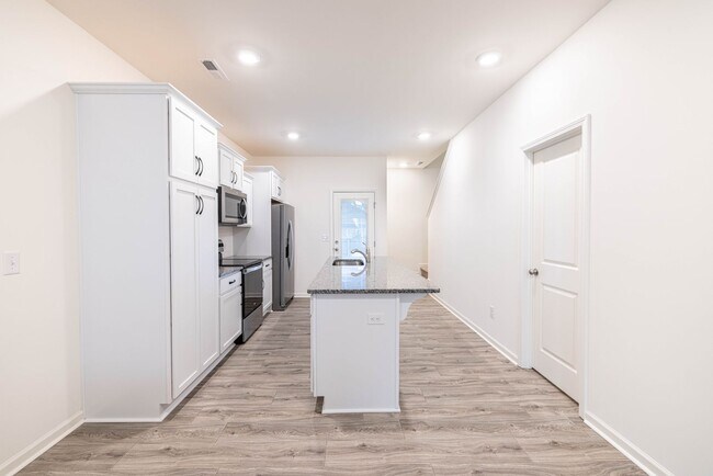 Building Photo - 465 Kinnerton Pl