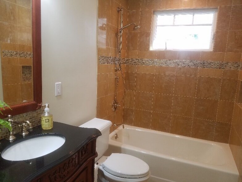 shared bath - 3463 Page St