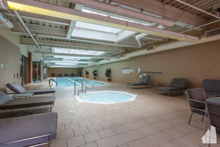 Building Photo - 222 N Columbus Dr