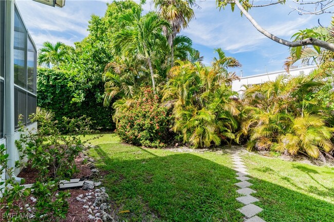 Building Photo - 288 Castaways St