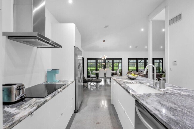 Building Photo - 2139 Wightman Dr