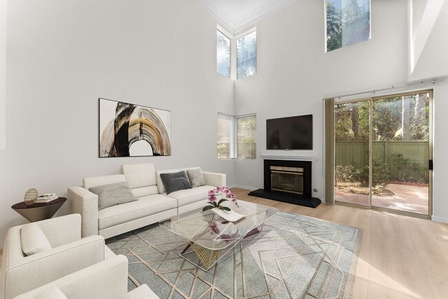 Building Photo - 4 Bed/2.5 Bath Vista Residence Beautifully Upgraded and Ready for Move In!