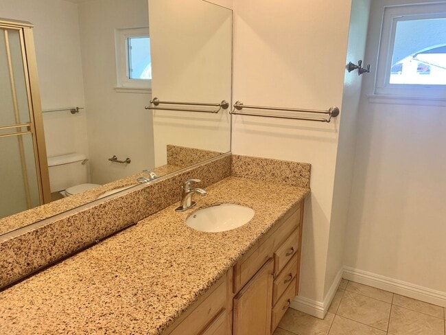 Building Photo - Five Bedroom Single Family Home in Irvine!