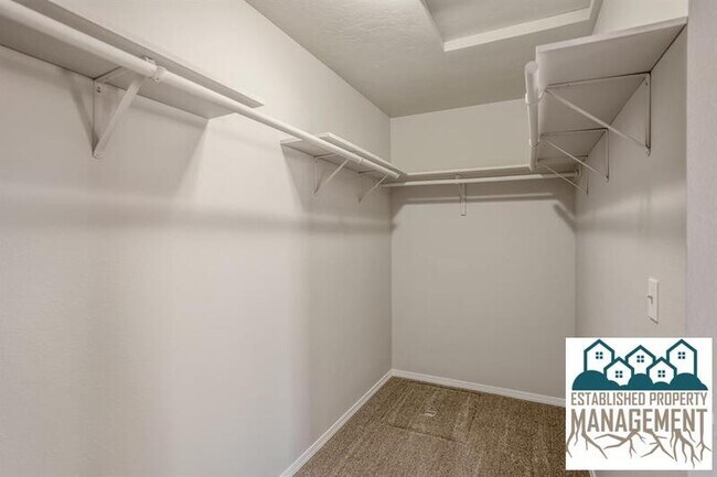 Building Photo - 10101 W Littlewood St