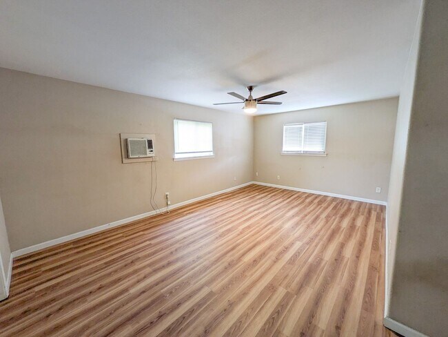 Building Photo - 110 Farm Dr