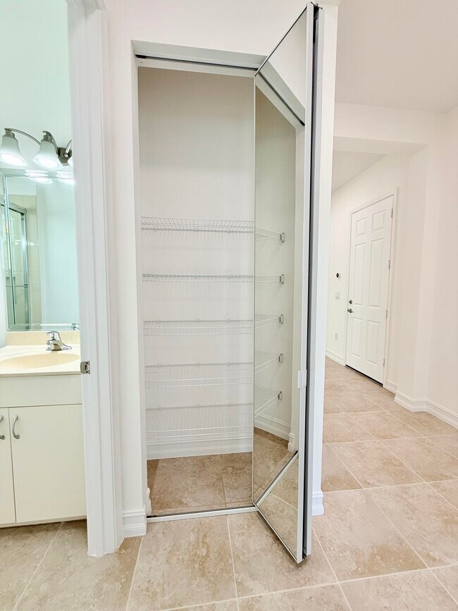 Building Photo - 14572 White Jade Terrace