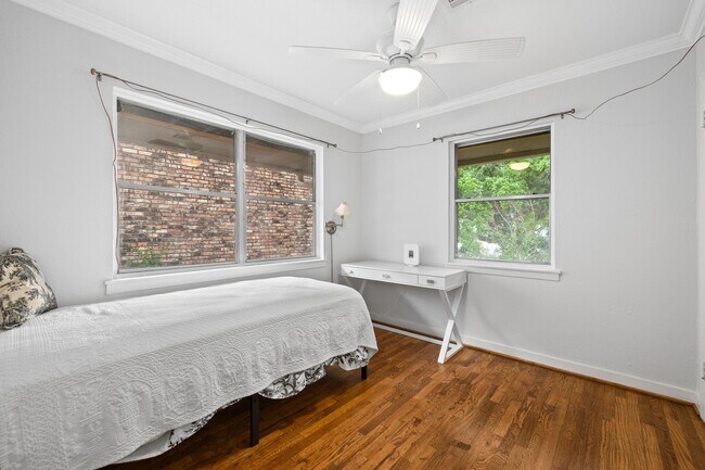 Building Photo - 4018 Blue Bonnet Blvd