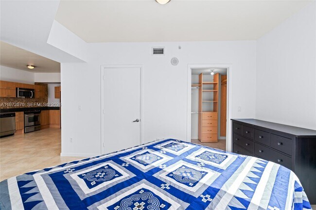 Building Photo - 350 S Miami Ave