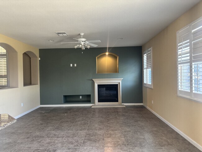 Building Photo - 1527 Horizon Ln