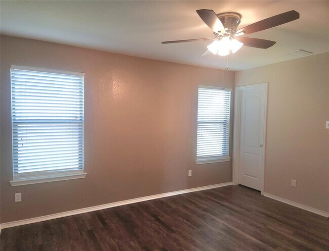 Building Photo - 160 Rummel Dr