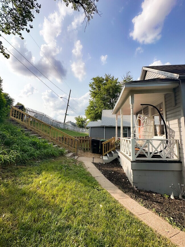 Building Photo - 2919 Elm St