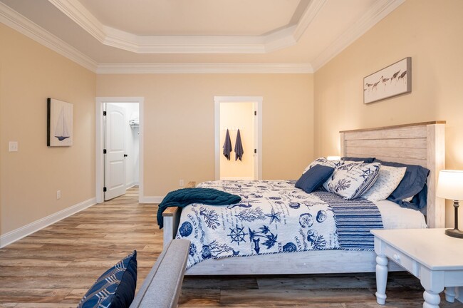Building Photo - FURNISHED OFF-SEASON MONTHLY RENTAL-STARTI...