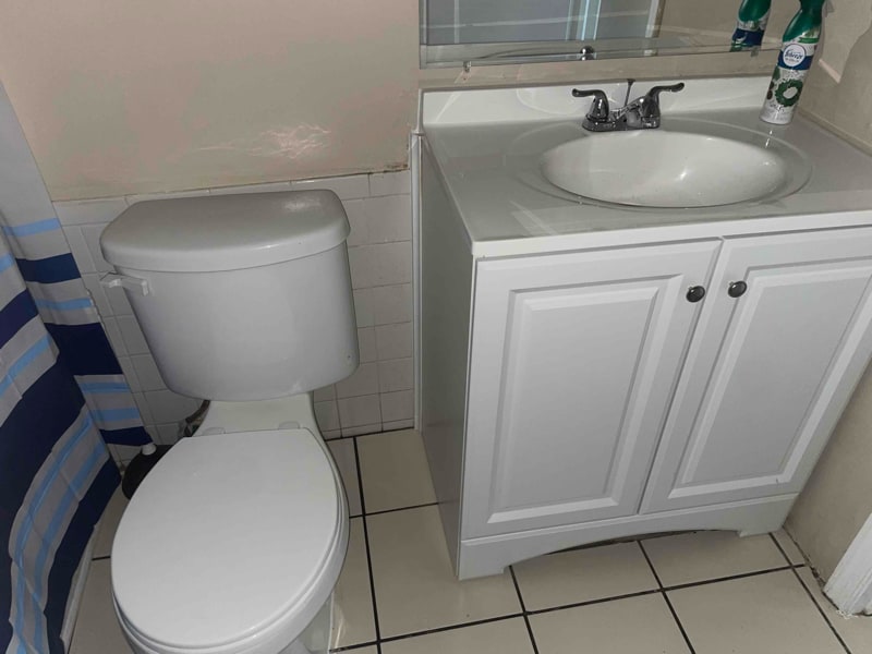 Building Photo - 1570 E Breezy Ln