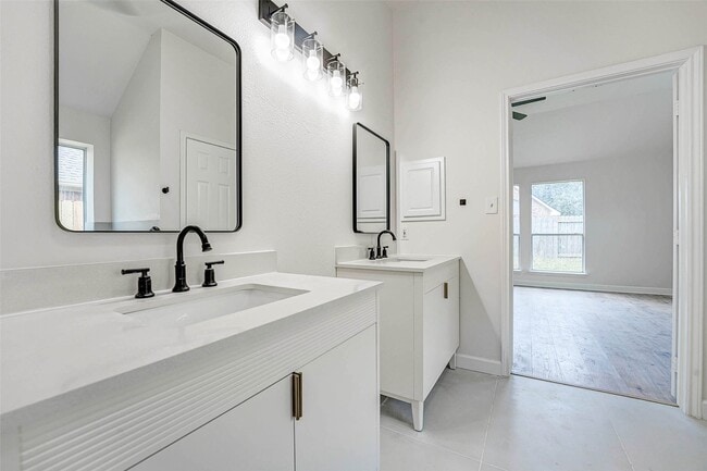 Building Photo - 10615 Indian Paintbrush Ln