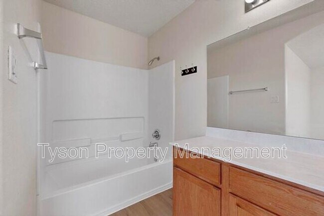 Building Photo - 8001 Vinemont Pl NW