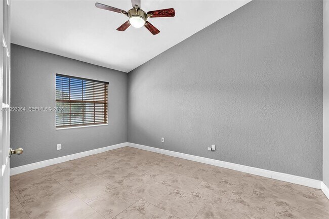 Building Photo - 2881 N Oakland Forest Dr