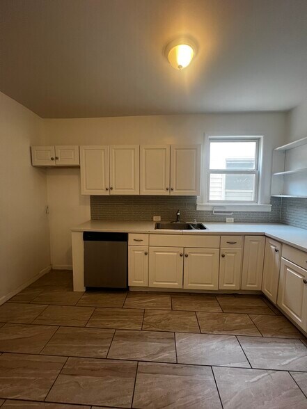 Building Photo - 81 2nd St
