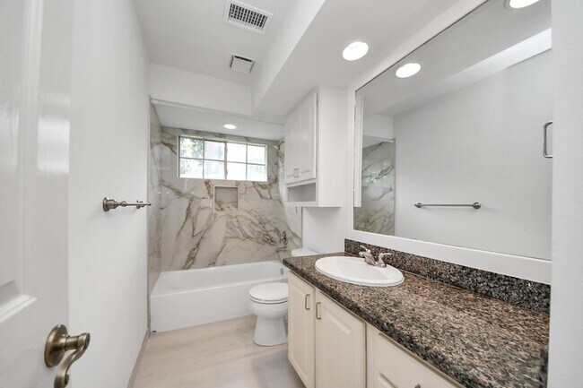 Building Photo - 103 Lakeridge Dr
