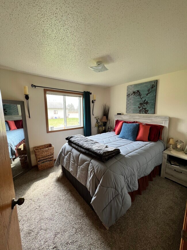 Building Photo - 16986 54th Ave