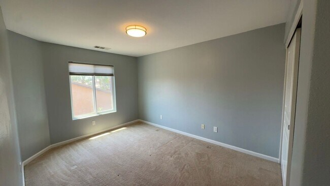 Building Photo - Home Sweet Home!