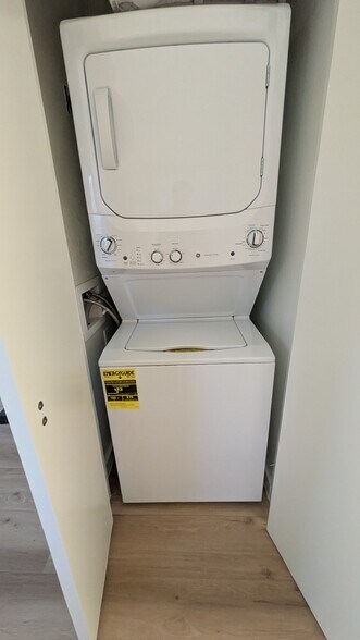 Building Photo - 3944 Buena Vista St