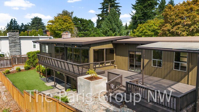 Building Photo - Extraordinary 4BR, 4200sf Mid Century Water View Home with Amazing Outdoor Spaces
