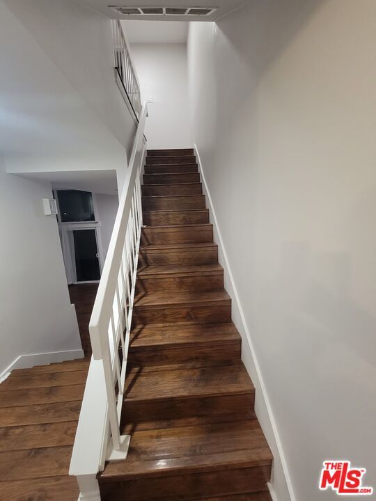 Building Photo - 4866 1/2 McConnell Ave