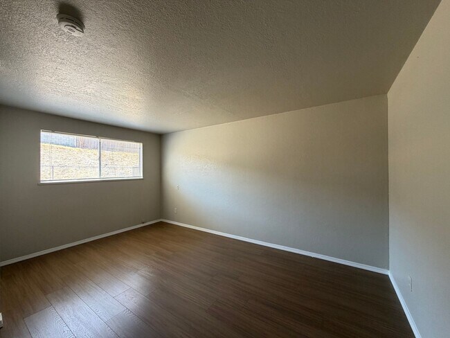 Building Photo - 1020 Taos Dr