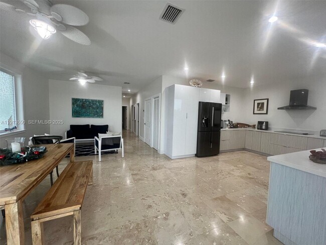 Building Photo - 4 Pelican Rd