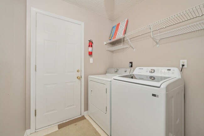 Building Photo - 107 Bay Tree Dr
