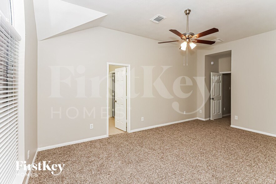 Building Photo - 11026 Seminole Spring Ln