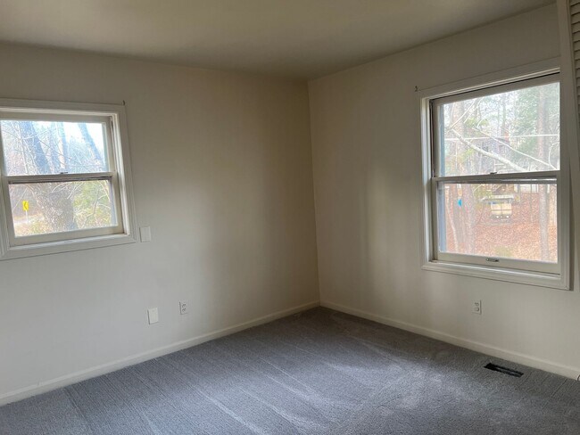 Building Photo - Welcome home!  Sought after Lake of the Woods!