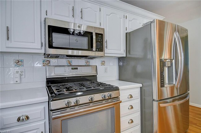 Building Photo - 601 Fort Raleigh Dr