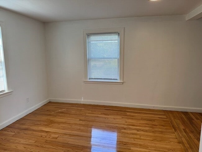 Building Photo - 208 Green St