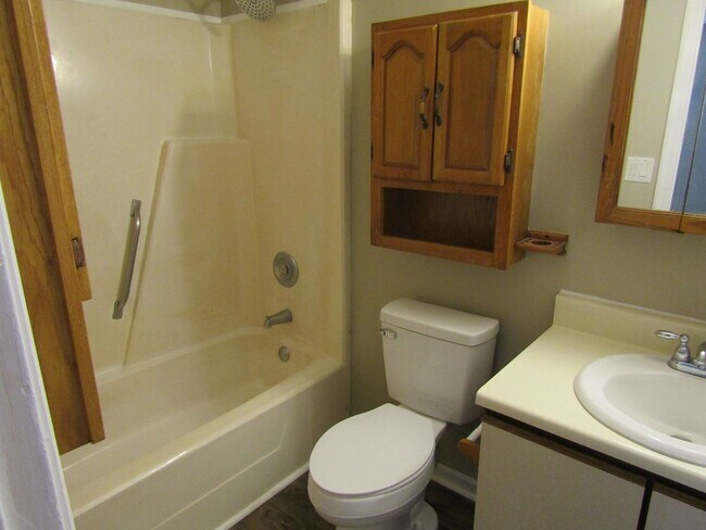 Building Photo - 255 Garden Cir
