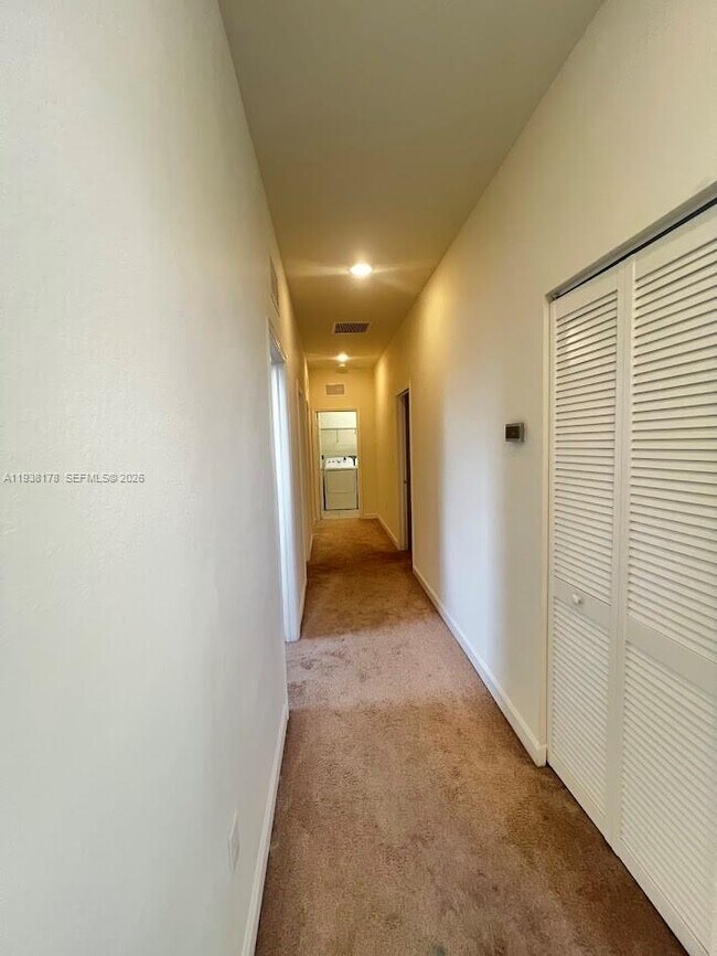 Building Photo - 191 SE 35 Ave