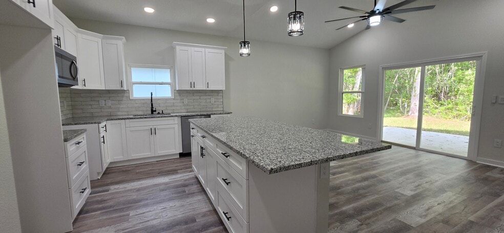 Building Photo - 55 Delmonte St
