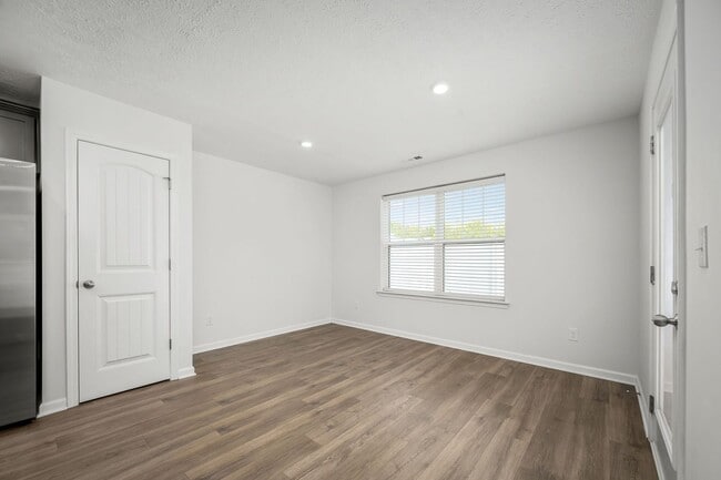 Building Photo - Curbo Ct 107