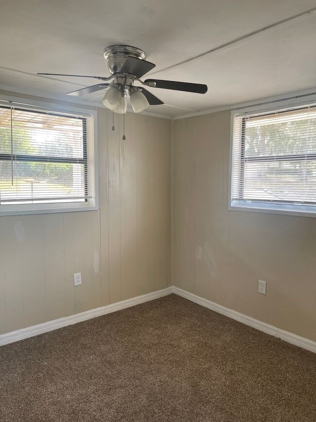 Building Photo - 919 S Washington Ave