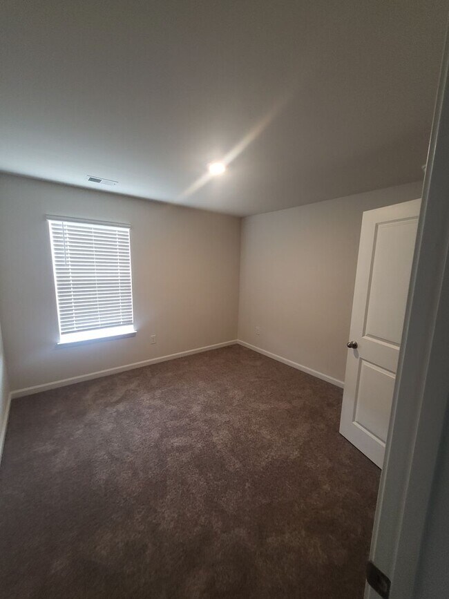 Building Photo - 5 bedroom/3 bath home in Aynor - 1/2 Off R...