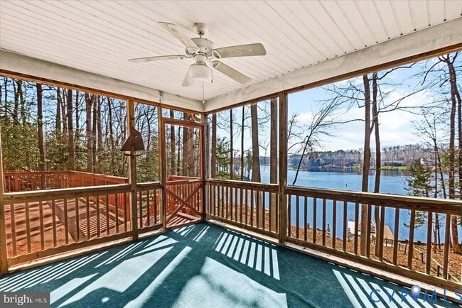 Building Photo - 686 Lake Caroline Dr