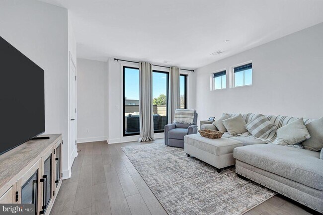 Building Photo - 1249 Northside Park Blvd