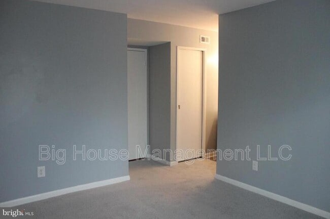 Building Photo - 2316 Freetown Ct