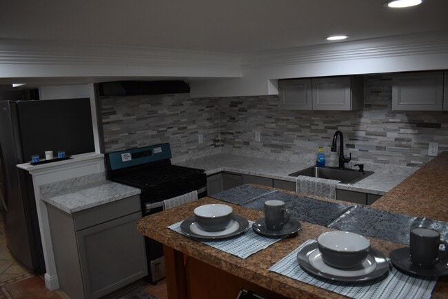 Building Photo - 6308 Joslyn Pl