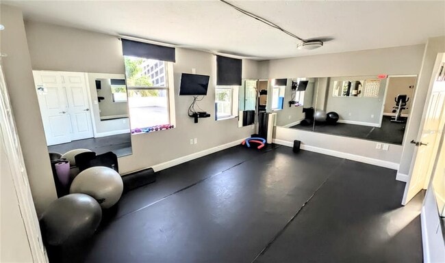 Building Photo - 101 S Gulfstream Ave