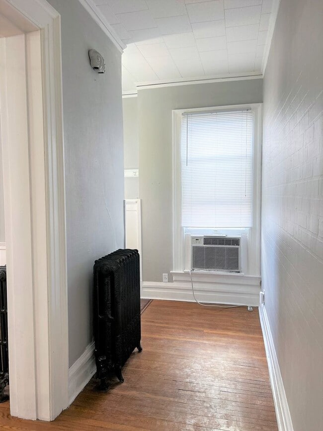 Building Photo - 508 S 6th St