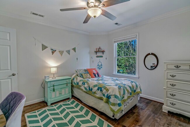 Building Photo - 6612 Kerns Rd